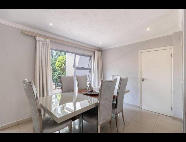 3 BEDROOM TOWNHOUSE FOR SALE IN GLENVISTA